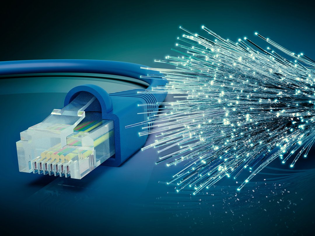 istock-Thomas-Soellner-1050653006-Glasfaser-Kabel-1280x720
